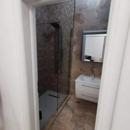 アパート My - Unique Luxury ナボダリ