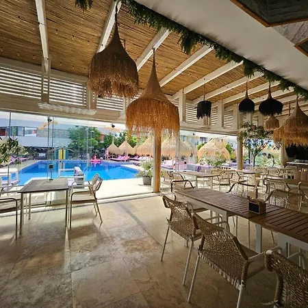 My - Unique Luxury Năvodari